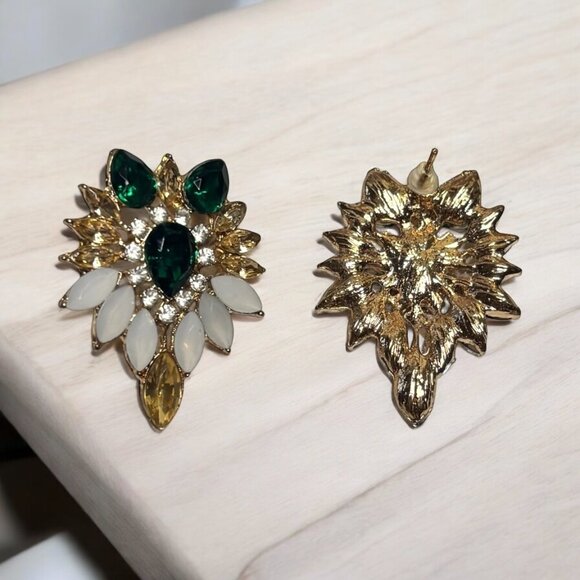 Elegant Emerald Night Out Stud Earrings - Picture 5 of 7